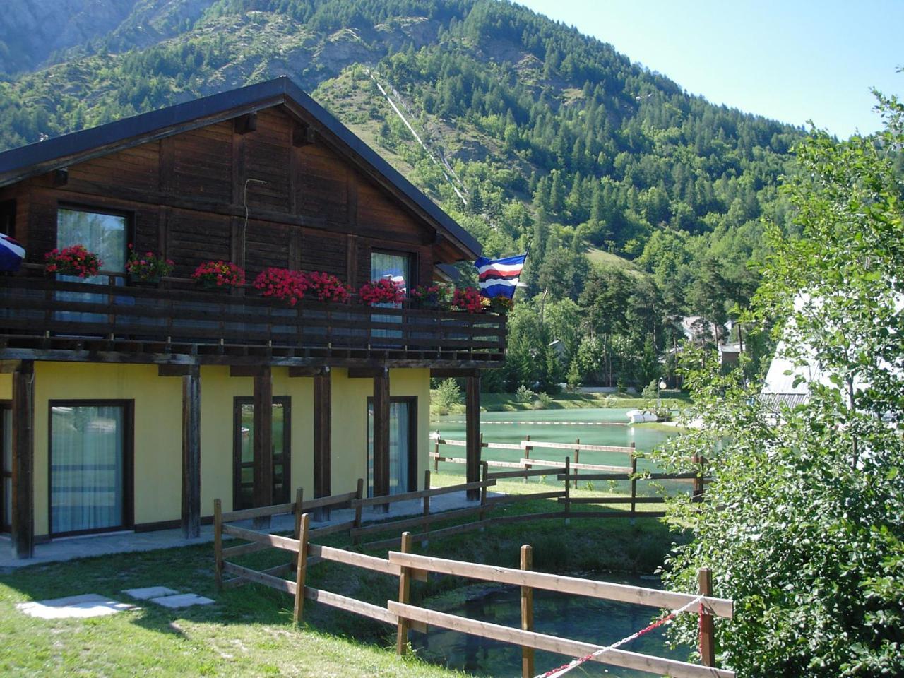 Hotel Ca Fiore Bardonecchia Exterior foto